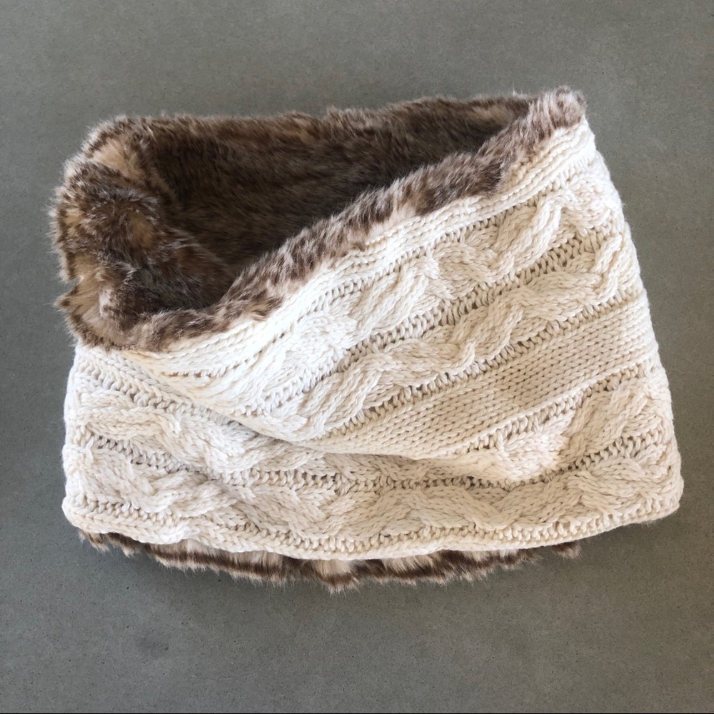 Reversible Knit/ Faux Fur Stole